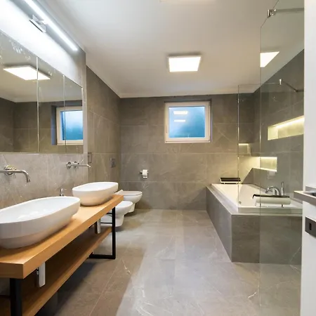 Visore - Renea Apartment